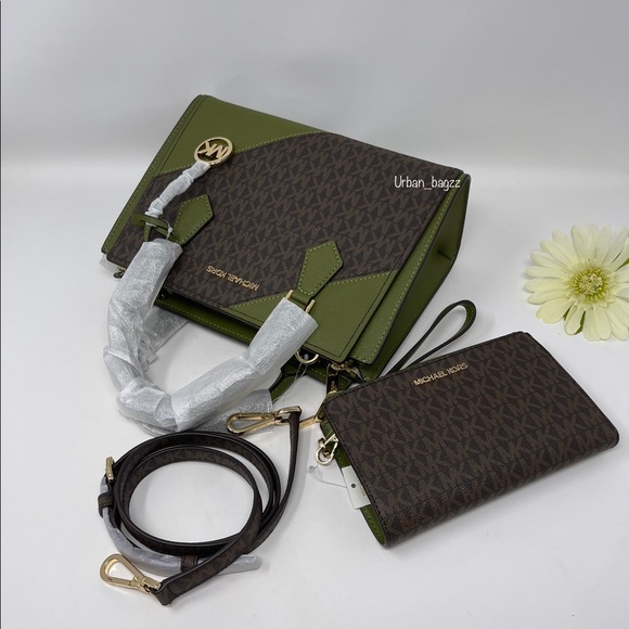 Michael Kors Handbags - Michael Kors Hope Medium Messenger and Wallet